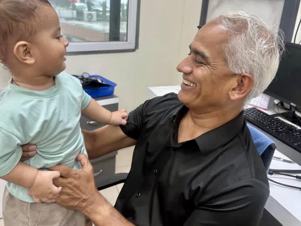 Dr. Bhagwan Koirala と子どもたち